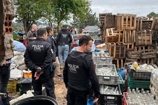 PCPR destrói 300 mil garrafas em operação contra bebidas irregulares em Curitiba e RMC - Foto: PCPR