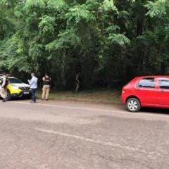 Operação policial em Cascavel busca suspeito em área de mata após fuga de veículo - Foto: Luiz Felipe Max