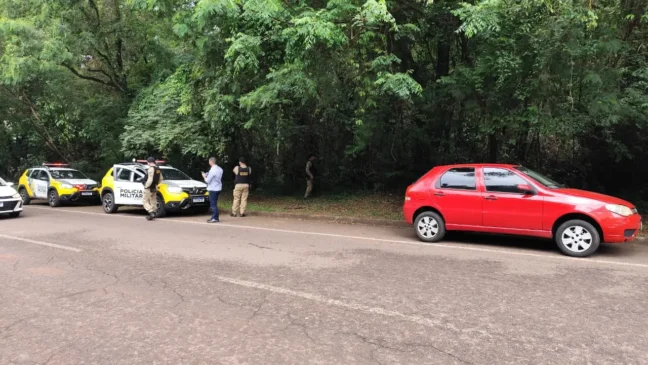Operação policial em Cascavel busca suspeito em área de mata após fuga de veículo - Foto: Luiz Felipe Max