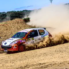 Descubra os detalhes da última etapa do Campeonato Brasileiro de Rally de Velocidade em Severiano de Almeida, focando nos automóveis - Foto: Divulgação