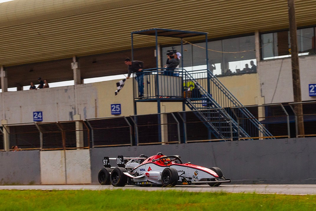 Guilherme Moleiro conquista sua primeira vitória na Fórmula Delta com apenas 14 anos - Foto: Divulgação Guilherme Moleiro conquista sua primeira vitória na Fórmula Delta com apenas 14 anos - Foto: Divulgação