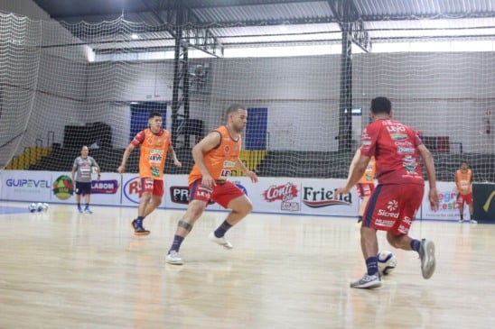 Cascavel enfrenta o Marreco no jogo de ida da Série Ouro. Saiba mais sobre o retorno do pivô Vitinho e expectativas da equipe - Foto: Assessoria
