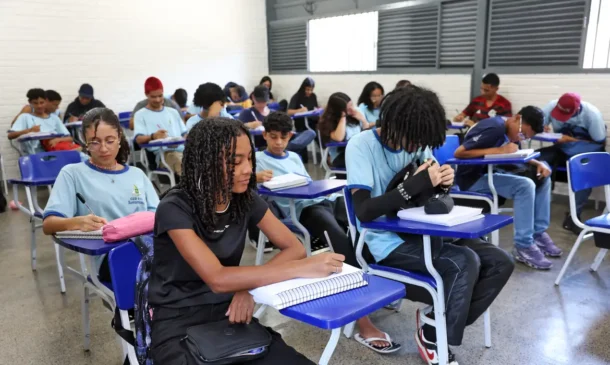 O Governo inicia o pagamento do programa Pé-de-Meia, beneficiando 3,2 milhões de estudantes do ensino médio - Foto: Antônio Cruz/Agência Brasil O Governo inicia o pagamento do programa Pé-de-Meia, beneficiando 3,2 milhões de estudantes do ensino médio - Foto: Antônio Cruz/Agência Brasil