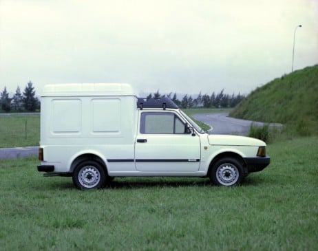 Explore os 45 anos do Fiorino 147, um carro icônico associado à versatilidade e robustez do setor automotivo nacional - Foto: Divulgação