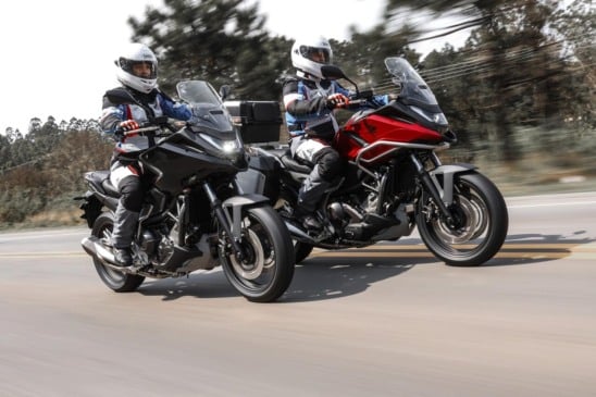 A versão 2026 da Honda NC750X traz refinamentos no design, no sistema de freios, novo painel TFT 5” e inéditos materiais sustentáveis Durabio para a carenagem - Divulgação