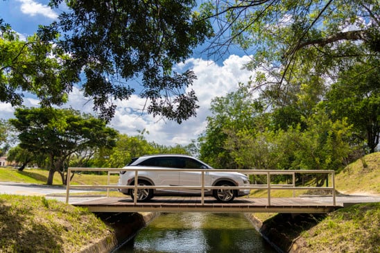 O Hyundai Nexo começou a operar em testes na Universidade de São Paulo (USP), onde está localizado o primeiro posto do mundo de abastecimento de hidrogênio renovável a partir de etanol - Foto: Divulgação