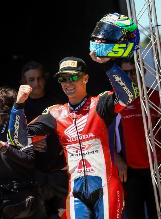 Erick Granado, pentacampeão da SuperBike Pro, conquista terceira vitória consecutiva e encosta na liderança do campeonato na atual temporada - Foto: Divulgação
