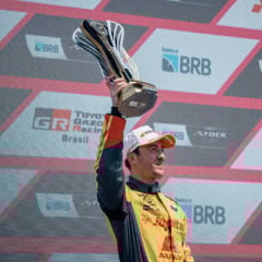 O paranaense Gabriel Casagrande é tricampeão da Stock Car e conquistou sua 13 vitória na categoria - Foto: Divulgação