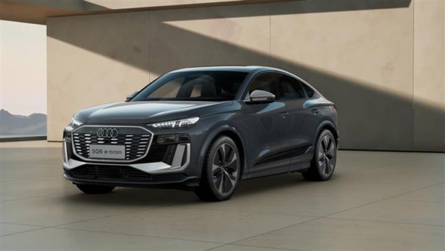 Esportivo 100% elétrico tem autonomia de até 428 quilômetros, conforme dados do Inmetro
Potência combinada de até 517 cavalos permite aceleração e 0 a 100 km/h em 4,3 segundos;
 Cabine futurista traz iluminação inteligente, bancos esportivos e sistema de som 3D - Foto: Divulgação Esportivo 100% elétrico tem autonomia de até 428 quilômetros, conforme dados do Inmetro
Potência combinada de até 517 cavalos permite aceleração e 0 a 100 km/h em 4,3 segundos;
 Cabine futurista traz iluminação inteligente, bancos esportivos e sistema de som 3D - Foto: Divulgação