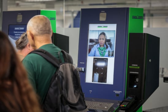 Conheça o Poupa tempo em Curitiba, que emitiu mais de 1,5 mil Carteiras de Identidade Nacional em menos de um mês - Foto: Geraldo Bubniak/AEN