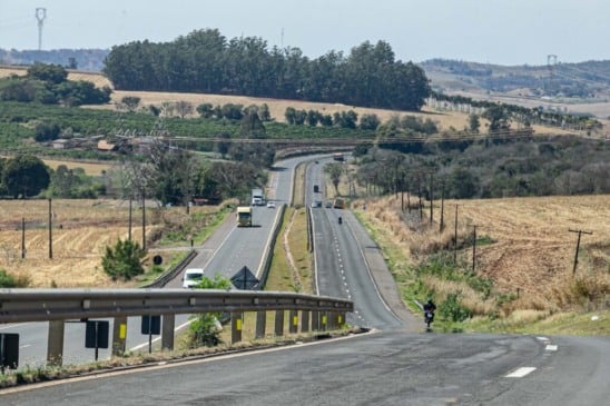 O governador Ratinho Júnior anuncia leilão de concessões rodoviárias no Paraná, investindo R$ 6,7 bilhões em infraestrutura - Foto: Foto: Roberto Dziura Jr./AEN