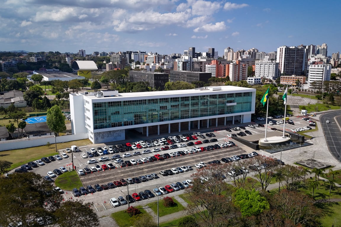 O governo do Paraná apresentou um orçamento recorde de R$ 81,6 bilhões para 2026, superando o de 2025 por 4% - Foto: Geraldo Bubniak/AEN O governo do Paraná apresentou um orçamento recorde de R$ 81,6 bilhões para 2026, superando o de 2025 por 4% - Foto: Geraldo Bubniak/AEN