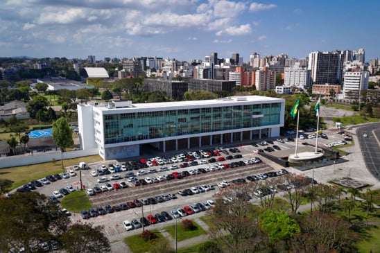 O governo do Paraná apresentou um orçamento recorde de R$ 81,6 bilhões para 2026, superando o de 2025 por 4% - Foto: Geraldo Bubniak/AEN