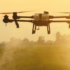 A tecnologia rural está mudando a agricultura brasileira com drones. Descubra como essas inovações estão revolucionando o campo - Foto: FAEP