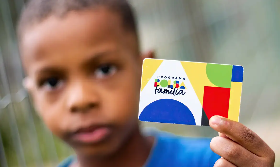 Saiba mais sobre o pagamento do Bolsa Família em outubro e como ele beneficia milhões de famílias brasileiras - Foto: Lyon Santos/ MDS