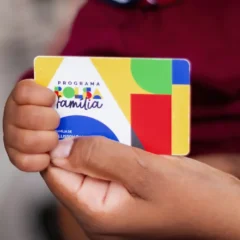 Descubra os detalhes do Bolsa Família de outubro e como os benefícios podem ajudar sua família a garantir alimentação e bem-estar - Foto: Lyon Santos/ MDS