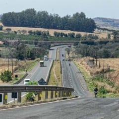 O governador Ratinho Júnior anuncia leilão de concessões rodoviárias no Paraná, investindo R$ 6,7 bilhões em infraestrutura - Foto: Foto: Roberto Dziura Jr./AEN