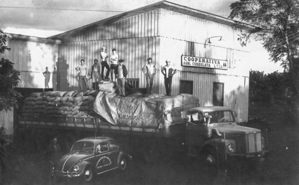 Primeiro escritório da Cooperativa em 1963 na cidade de Cafelândia
