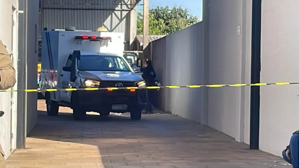 Homem encontrado sem vida em Cascavel. Investigação em andamento para esclarecer as circunstâncias da morte - Foto: Luiz Felipe Max/SOT