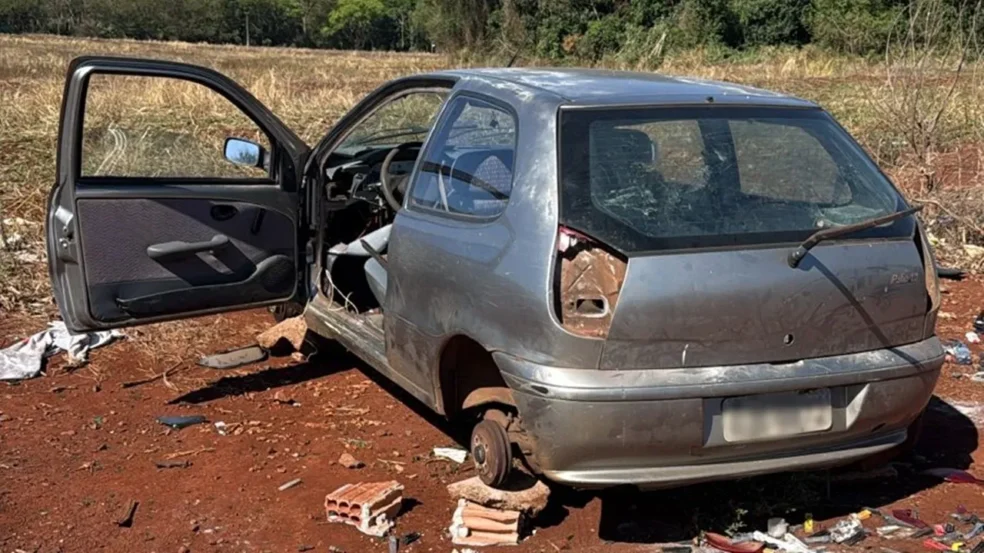 A Guarda Municipal encontrou um carro furtado e depenado em Cascavel - Foto: Divulgação