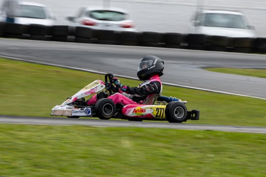 Angelina Schuck dominou a categoria Cadete e conquistou sua primeira vitória na Copa Osternack de Kart - Foto: Clayton Medeiros/Divulgação
