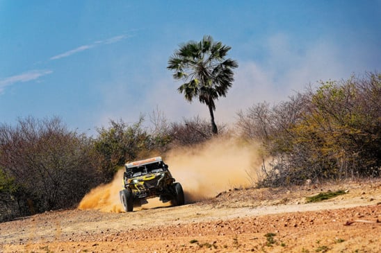 Acompanhe a Família Varela no Campeonato Brasileiro de Rally Raid e descubra o mundo emocionante dos automóveis - Foto: Divulgação
Acompanhe a Família Varela no Campeonato Brasileiro de Rally Raid e descubra o mundo emocionante dos automóveis - Foto: Divulgação