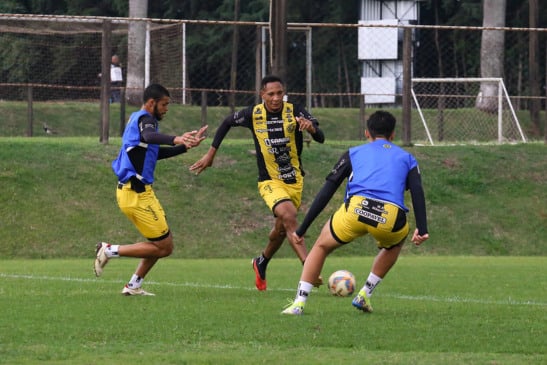 FC Cascavel joga por liderança na Arena