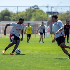 Fique por dentro do duelo entre Internacional e Corinthians e os desafios enfrentados pelas equipes neste jogo de futebol importante - Foto: Filipe Gabriel
