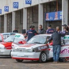 Os boxes do Autódromo Zilmar Beux ficaram agitados durante a quinta-feira com as equipes se preparando para a definição do grid de largada nesta sexta - Foto: Vanderley Soares
