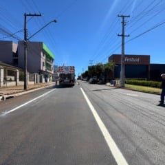 Obra na Rua Rio da Paz em Cascavel avança com sinalização e recape. Saiba mais sobre o andamento dos serviços - Foto: Divulgação