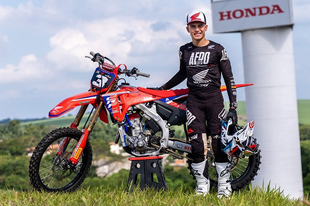 Bernardo Tibúrcio, da Honda Racing, representará o Brasil no Motocross das Nações 2025 com a motocicleta Honda CRF 250R - Foto:  Divulgação

