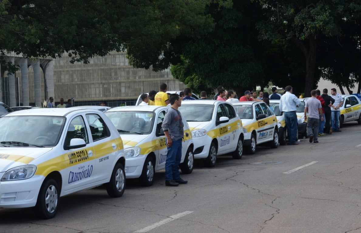 A mudança na exigência de autoescolas pode impactar Brasília e gerar insegurança no trânsito - Foto: Agência Brasil