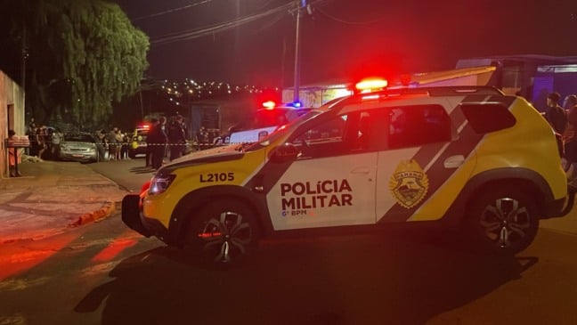 Um jovem de 26 anos foi morto a tiros na noite de ontem (04) - Foto: Luiz Felipe Max