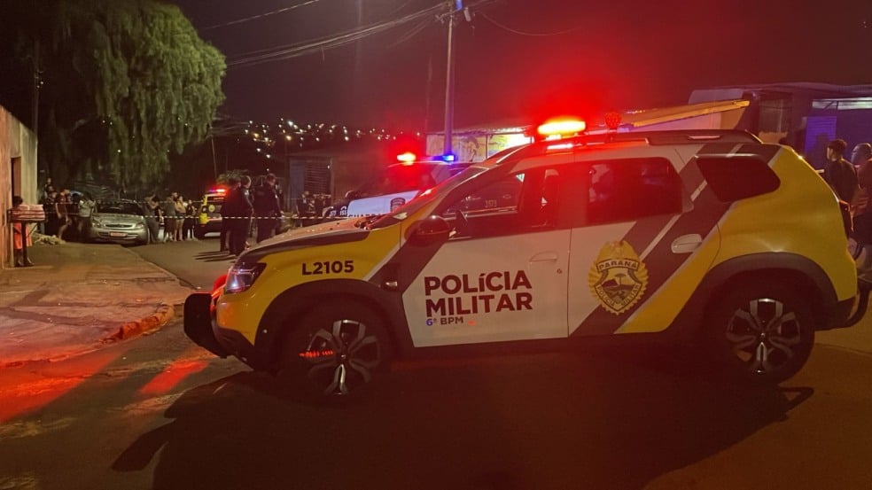 Um jovem de 26 anos foi morto a tiros na noite de ontem (04) - Foto: Luiz Felipe Max