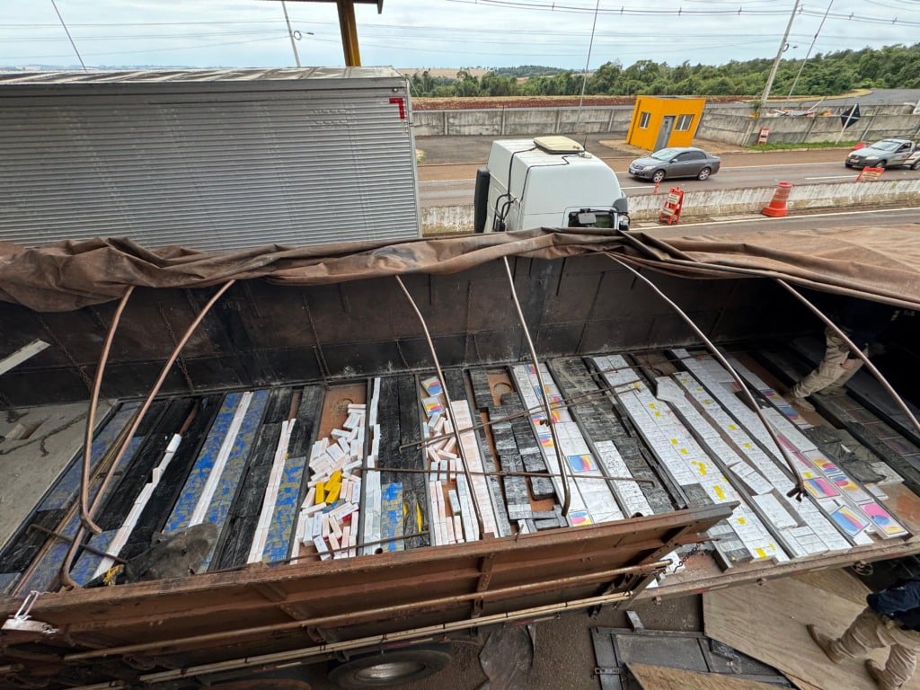 Policial apreende grande quantidade de aparelhos eletrônicos na BR-277. Saiba mais sobre a ocorrência em Cascavel - Foto: PRF