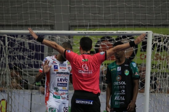 No jogo de ida o Cascavel Futsal venceu por 6x1, no Ginásio da Neva. - Foto: Celso Dias