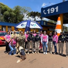 A Polícia Rodoviária Federal realizou uma ação especial em Cascavel para a campanha Outubro Rosa, destacando a importância do PRF - Foto: PRF