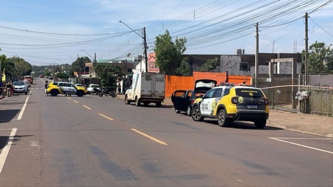 Um homicídio foi registrado na tarde deste sábado (25) no bairro Santa Cruz, em Cascavel - Foto: Luiz Felipe Max Um homicídio foi registrado na tarde deste sábado (25) no bairro Santa Cruz, em Cascavel - Foto: Luiz Felipe Max