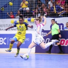 Na noite deste sábado (25), em São José dos Campos (SP), o Stein Cascavel Futsal empatou em 1 a 1 com o São José Futsal Feminino, no jogo de ida da semifinal  - Foto: Assessoria 