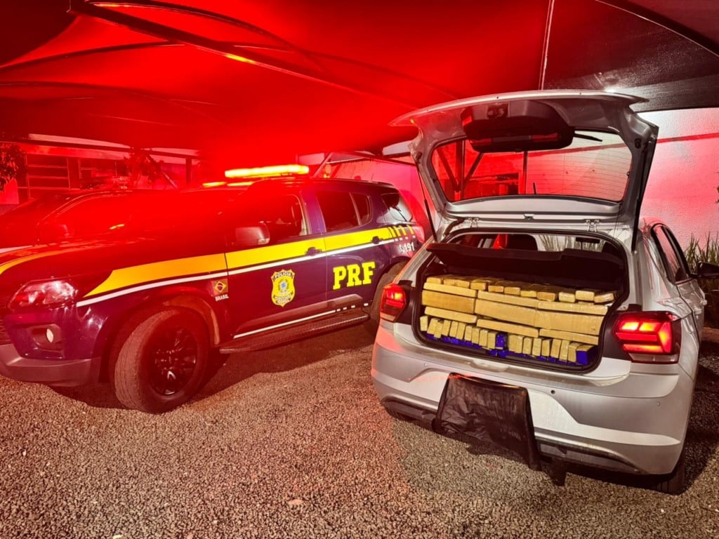 Motorista de 23 anos foi preso; veículo era furtado e tinha placas clonadas - Foto: PRF