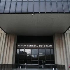 Leia sobre a recente estimativa de inflação, que caiu de 4,80% para 4,72%, segundo o Boletim Focus do Banco Central - Foto: Marcello Casal Jr/Agência Brasil