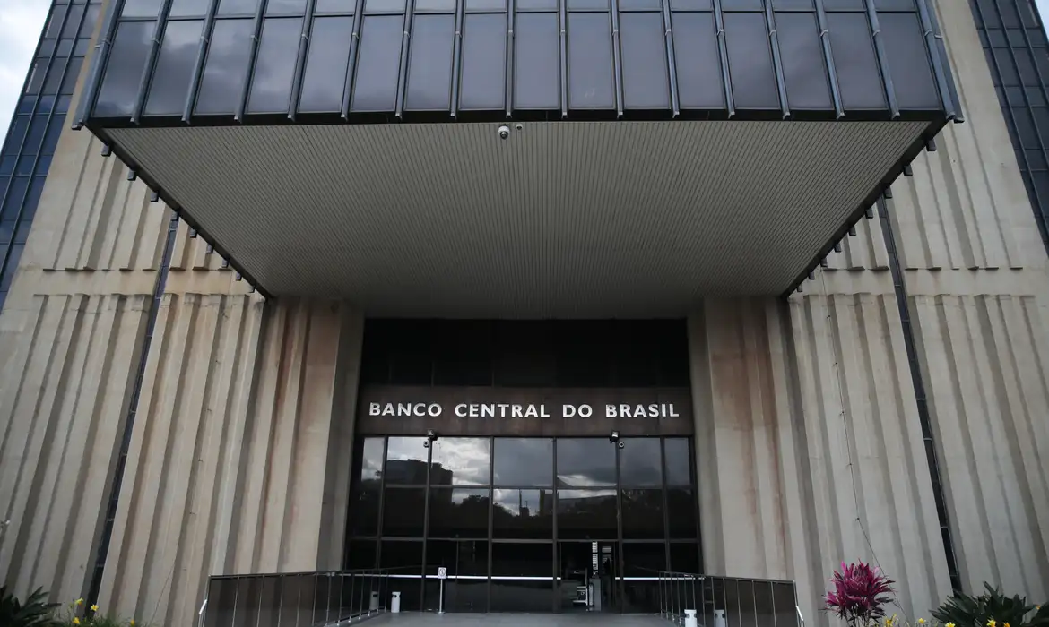 Leia sobre a recente estimativa de inflação, que caiu de 4,80% para 4,72%, segundo o Boletim Focus do Banco Central - Foto: Marcello Casal Jr/Agência Brasil