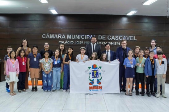 ​Câmara Mirim entrega 128 propostas para melhorar bairros, escolas e comunidades