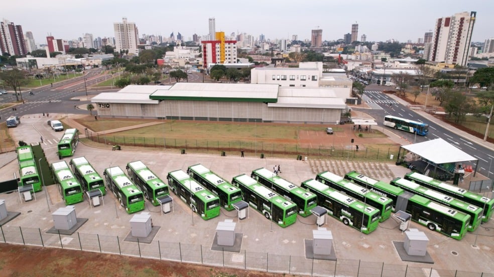 Descubra como o transporte público em Cascavel avançou com a frota de ônibus elétricos e seu impacto financeiro - Foto: Secom