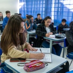 Descubra os avanços da educação no Paraná com 408 escolas de tempo integral, destacando-se em Língua Portuguesa e Matemática - Foto:  Silvio Turra/AEN