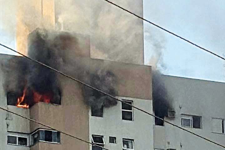 O incêndio que chocou a cidade devido a gravidade e o ato da advogada Juliane Vieira, 28 anos - Foto: CBPR O incêndio que chocou a cidade devido a gravidade e o ato da advogada Juliane Vieira, 28 anos - Foto: CBPR