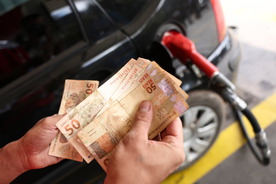 A diferença de preços da gasolina no Brasil cai para 8%. Descubra as causas e os impactos dessa alteração - Foto: Marcelo Camargo/Agência Brasil