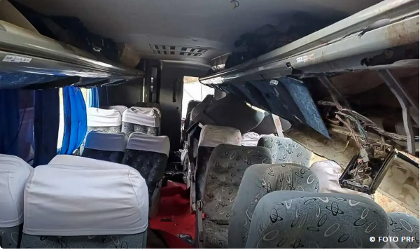 Sobe para 17 número de mortos por acidente com ônibus em Pernambuco Sobe para 17 número de mortos por acidente com ônibus em Pernambuco