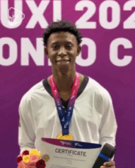 Henrique Marques faz história ao conquistar a medalha de ouro no Campeonato Mundial de Taekwondo na China - Foto: Reprodução/ X