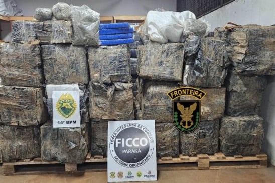 Descubra como a PMPR e a FICCO-PR interceptaram veículo com grande quantidade de maconha. Detalhes da operação - Foto: PMPR